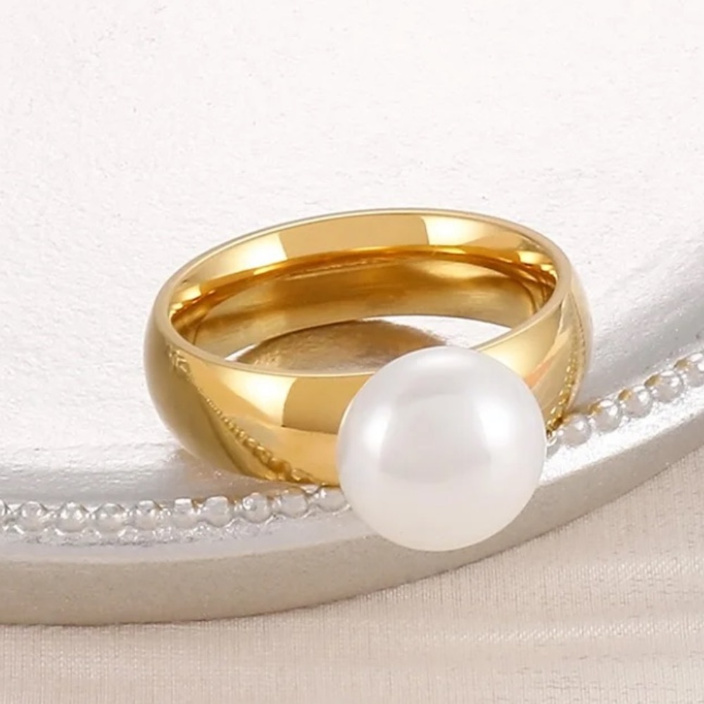 - - 18k Gold Plated & Genuine Pearl Ring Size 8